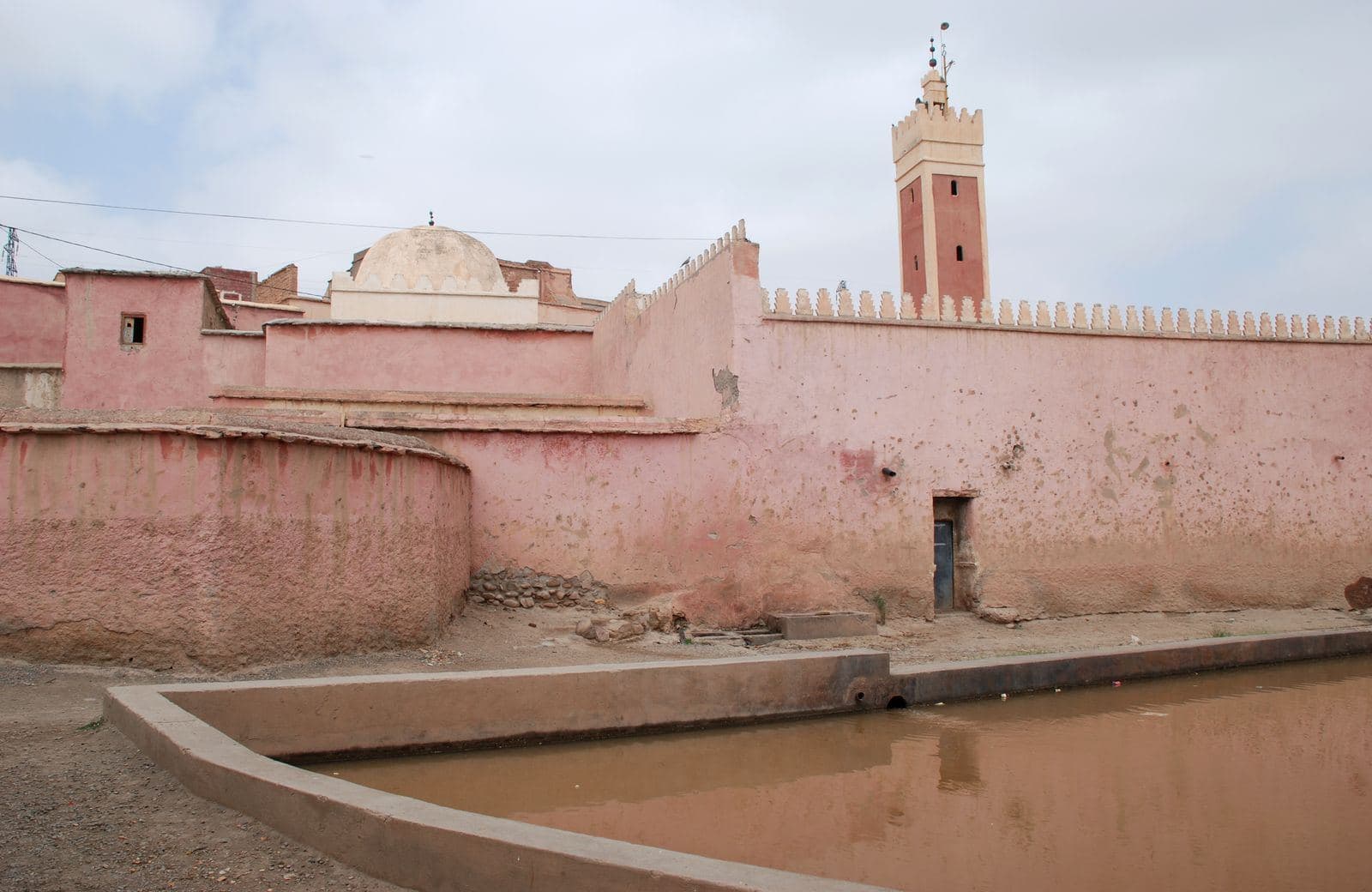 Qubba et bassin à Lalla Takerkoust
